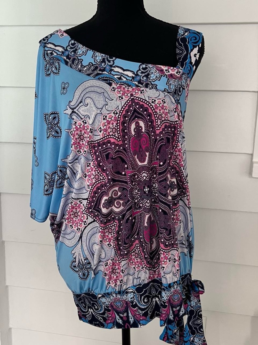Y2K VENUS Light Blue One-Shoulder Paisley Mandala Blouse with Tie detail
